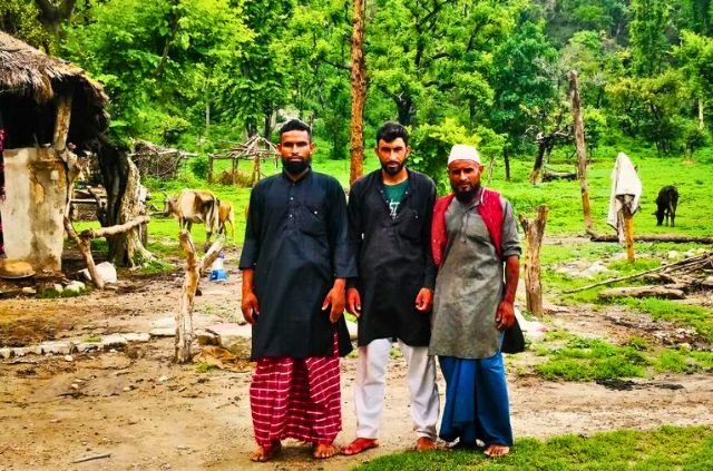 Van Gujjars and Rajaji National Park: A Story of Coexistence or Conflict? 3 Van gujjar